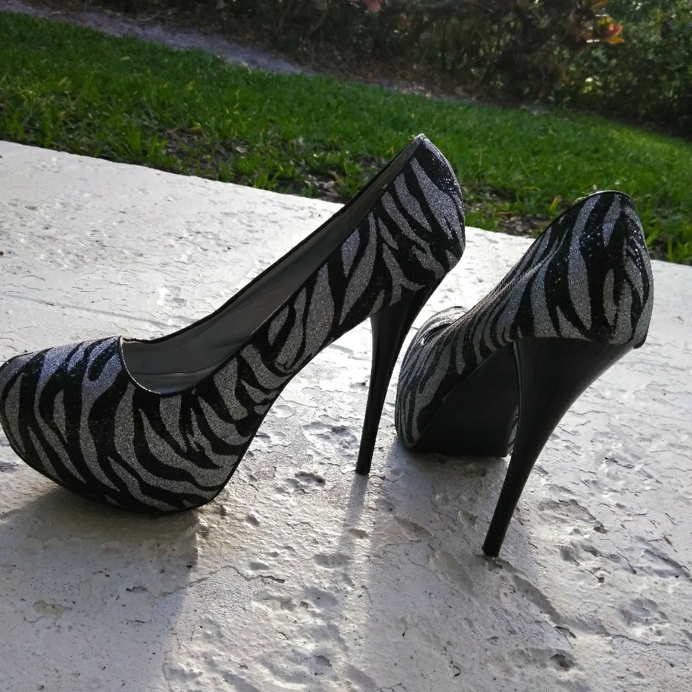 Heels - Picture 5 of 6